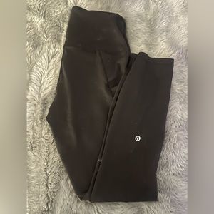 EUC Lululemon Wunder train 25" leggings with Pockets